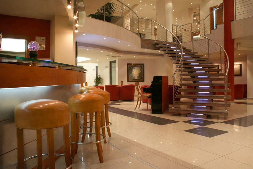 Triada Hotel صوفيا المطعم الصورة